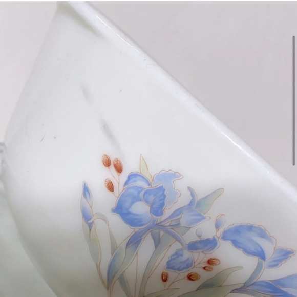 Vintage England Pyrex Blue Iris Casserole Dishes X2 W One Lid - Picture 4 of 16